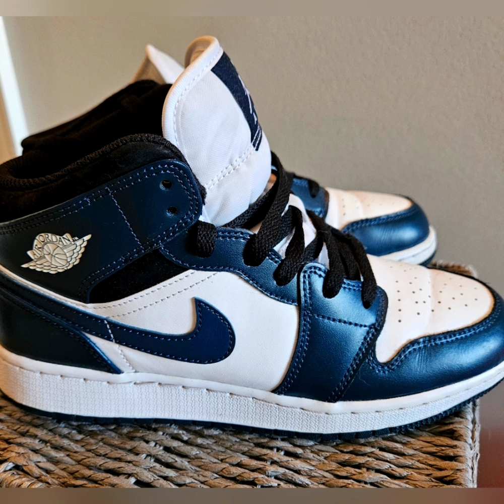 Nike Jordans Youth 6.5 - Navy And White